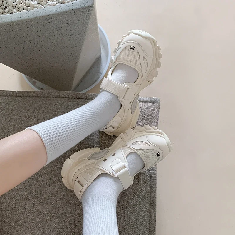 女性スポーツサンダルウェッジ中空アウト女性サンダル屋外クール - Outdoor Sport Outfit のレビューと価格